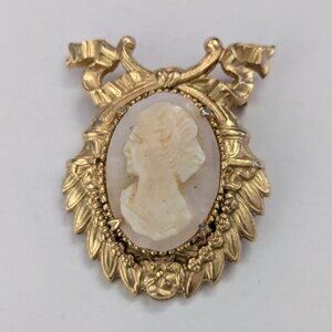 Vintage MCM GENO Genuine Cameo Shell Gold Tone Brooch Pin